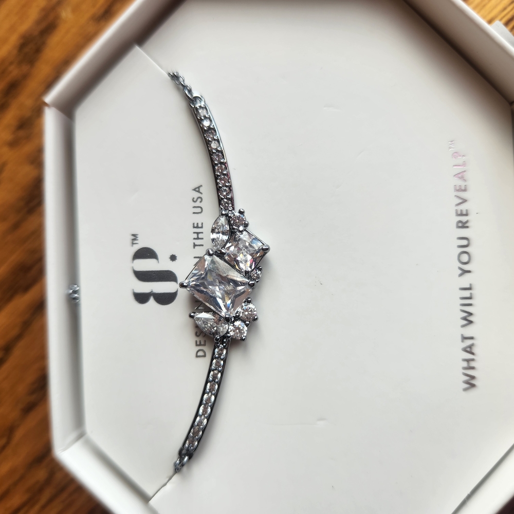 Elegant Silver Bracelet with Clear Stones